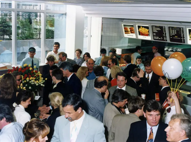 17 czerwca 1992 r. został otwarty pierwszy McDonald&#39;s w naszym kraju