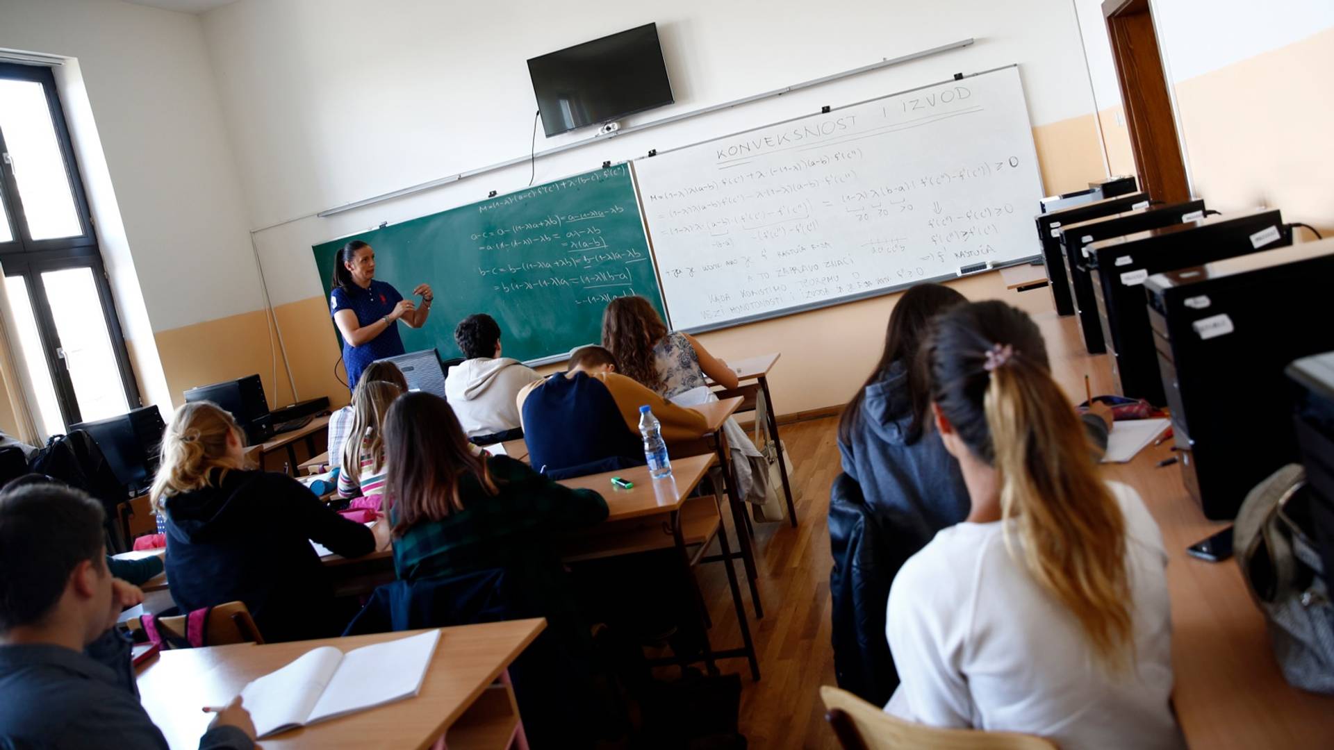 Do sada su se falsifikovali indeksi i doktorati, a sada su u Beogradu uhapšene 34 osobe zbog izdavanja lažnih srednjoškolskih diploma