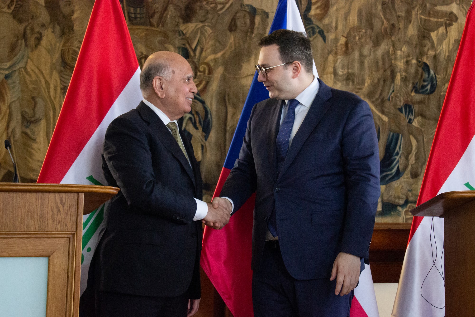 Zľava podpredseda irackej vlády a minister zahraničných vecí Fuád Husajn a český minister zahraničných vecí Jan Lipavský