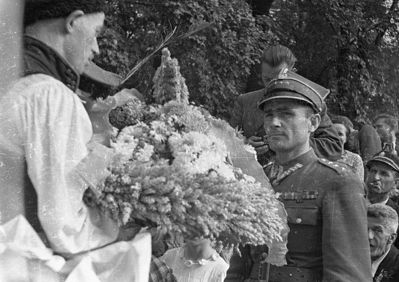 Łuczyce, 1948-09-06. Zakończenie elektryfikacji wsi i dożynki w dniu święta reformy rolnej.