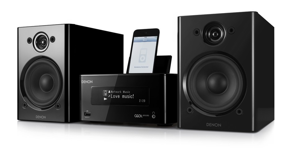 <b>Denon CEOL PICCOLO</b>
<br><br>
Mini-wieża Denona to prawdziwy multimedialny kombajn. Dzięki wbudowanemu modułowi Wi-Fi urządzenie umożliwia streaming muzyki bezpośrednio z popularnych serwisów (Spotify, last.fm).  CEOL PICCOLO wspiera również i funkcję AirPlay i posiada stację dokującą na iPhone'a, z czego z pewnością ucieszą się wielbiciele popularnych 