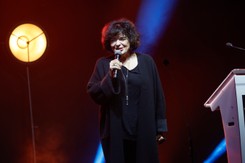 Katarzyna Grochola drwi z wystąpienia Andrzeja Dudy. Postuluję o 'uwolnienie zielonego groszku!' [WIDEO]