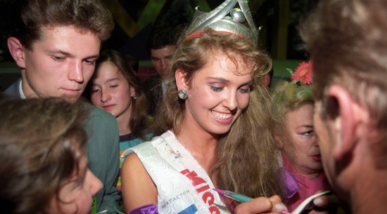 Nagranie z Ewą Wachowicz hitem sieci. Tak zdobywała koronę Miss Polonia [WIDEO]