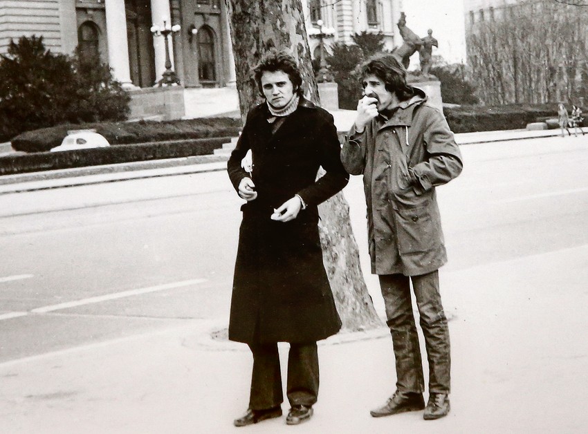 Radoš sa Ristovskim kao studenti ispred Skupštine 1974