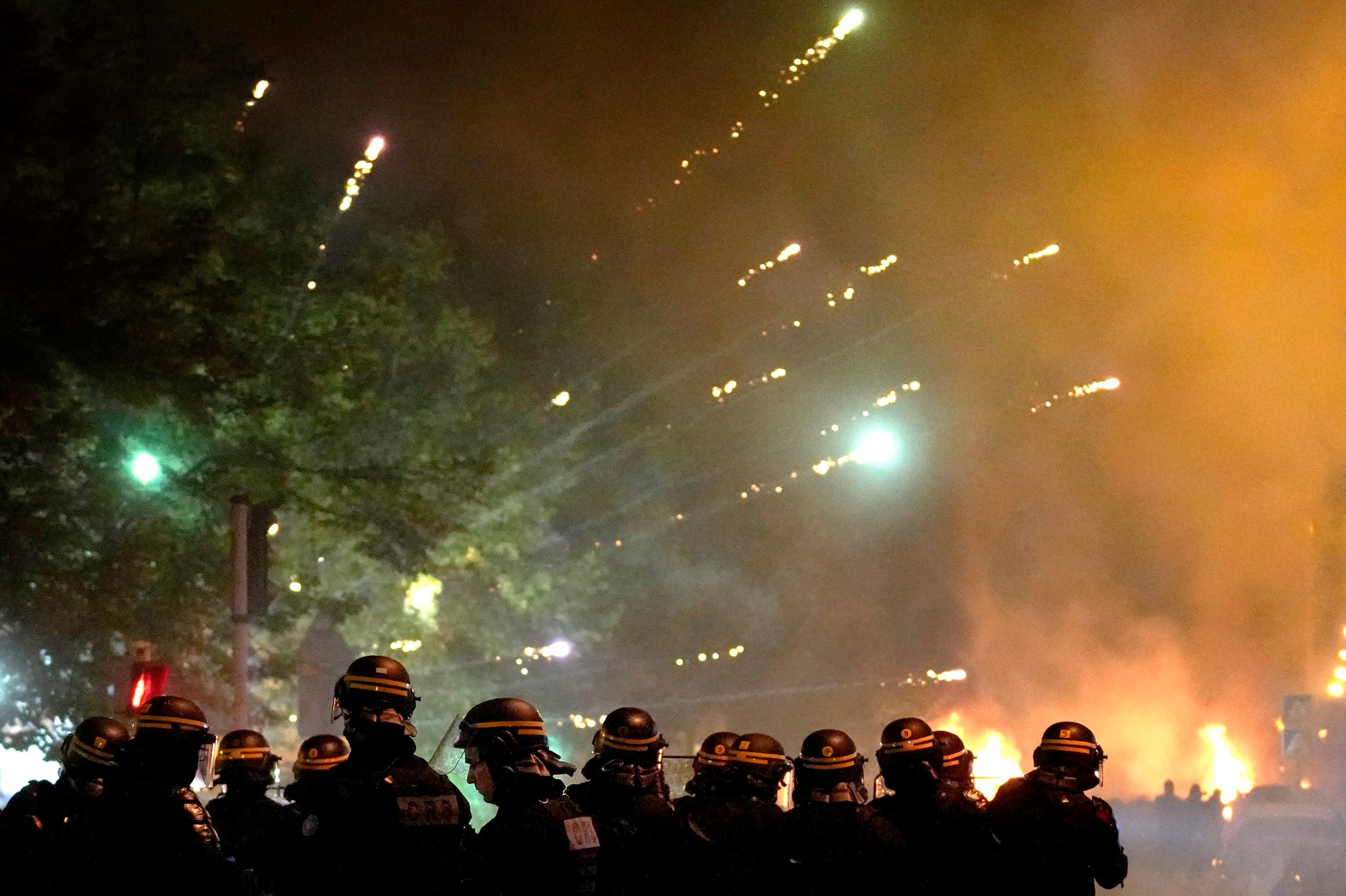 Nepokoje vo Francúzsku pre smrť mladíka pri policajnej kontrole.
