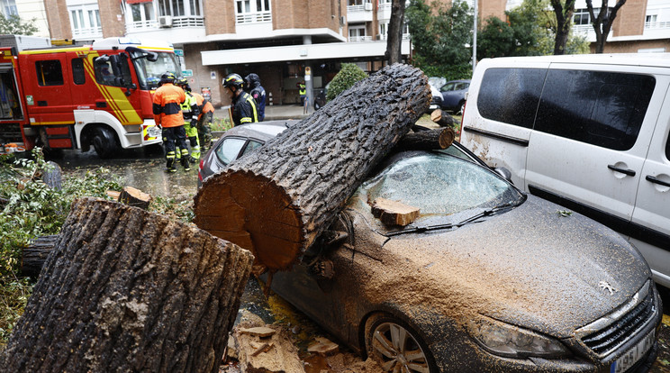 Nagy vihar csapott le Franciaországra/Illusztráció: MTI/EPA/EFE/Rodrigo Jiménez