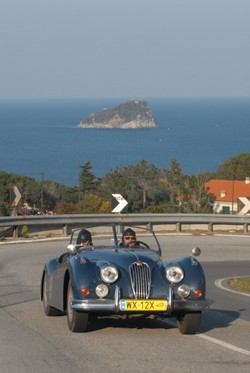 Polacy z pięknym Jaguarem przez 1000 mil