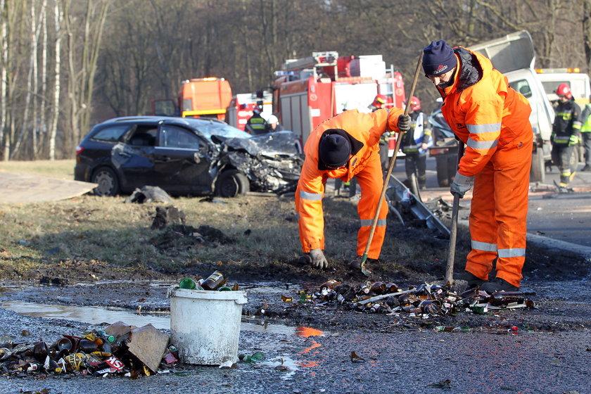 Preczów. Zderzenie ciężarówki z fordem mondeo 