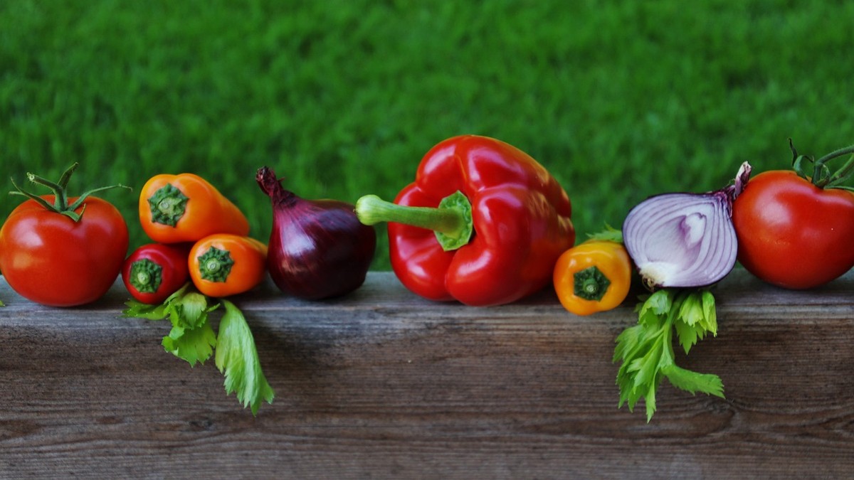 „Az árak az Eiffel-torony tetején vannak” – Ez fáj majd: elképesztő mértékben drágulnak a zöldségek – A paradicsom, a paprika, de még a hagyma is jóval többe kerül