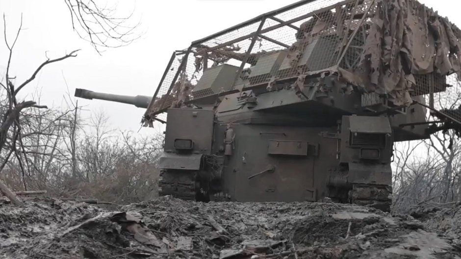 Wyprodukowana w Polsce ukraińska armatohaubica Krab kal. 155 mm na stanowisku ogniowym.