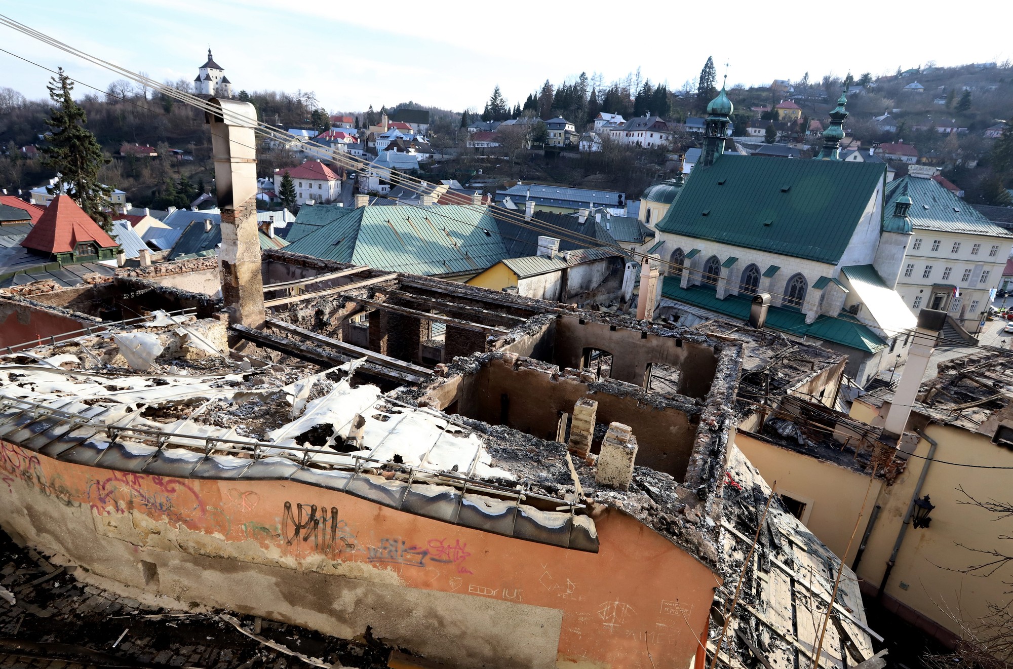 Situácia po požiari v historickom centre Banskej Štiavnice.