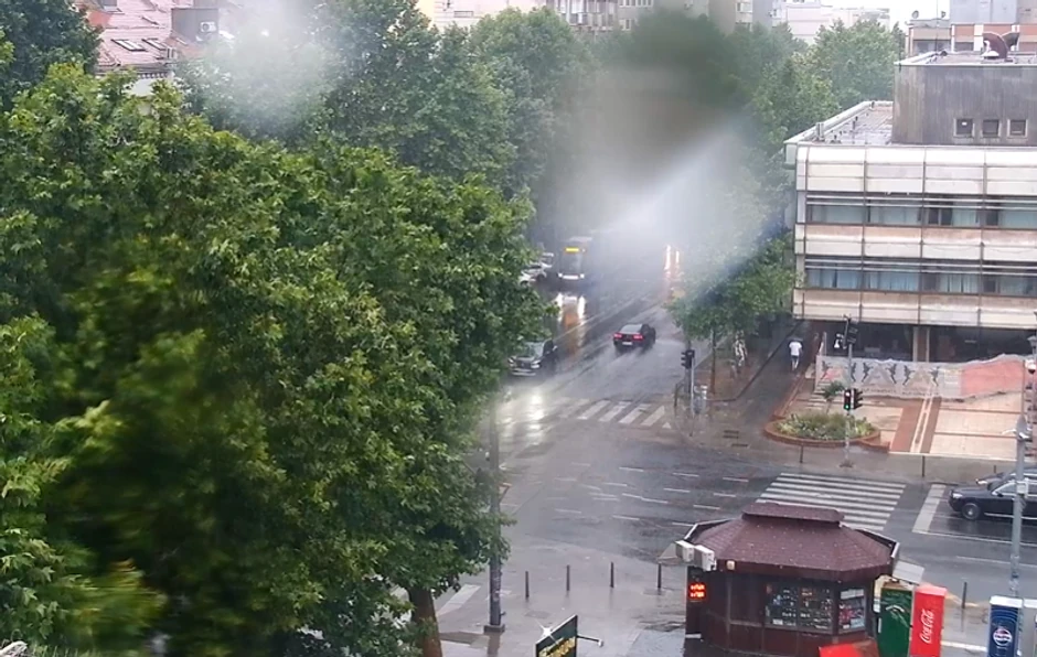 Poplavljene ulice u Beogradu, jaka kiša pogodila prestonicu