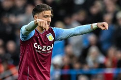 Matty Cash nie zagra z Nottingham Forest. Wciąż przechodzi rehabilitację