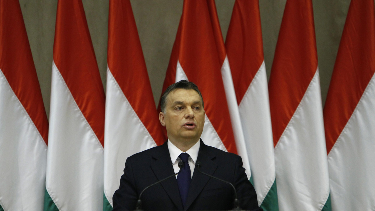 Rząd Węgier, złożony w całości z członków partii Fidesz premiera Viktora Orbana, z wyprzedzeniem rezerwuje w Budapeszcie place i ulice, aby uniemożliwić opozycji organizowanie własnych demonstracji w dniu święta narodowego - podały dzisiaj media węgierskie.