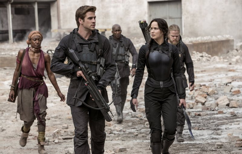 Hemsworth i Lawrence jako Gale i Katniss - , fot. Forum Film