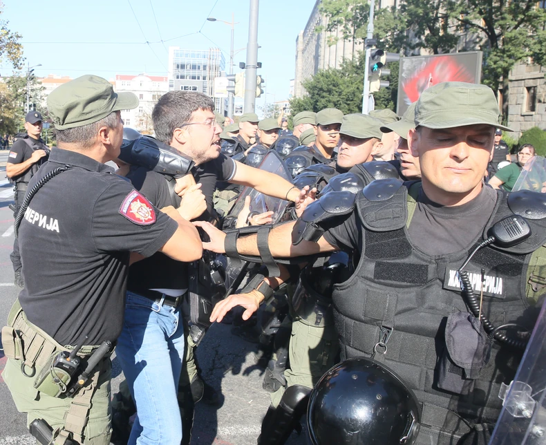 Na skupu kod Skupštine, danas su zbog izazivanja nereda privedena četiri lica