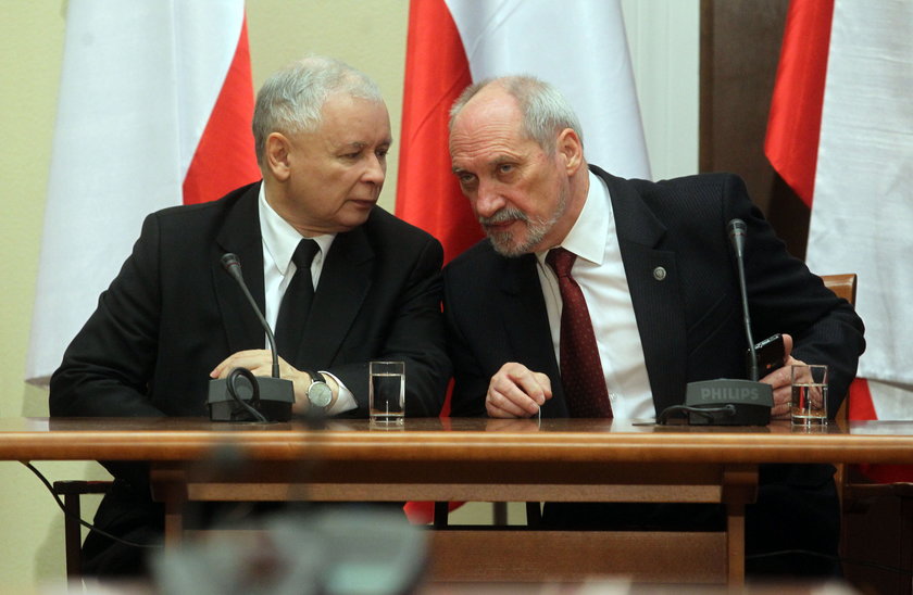 Prezes PiS Jarosław Kaczyński i wiceprezes Antoni Macierewicz