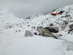 Polski himalaista o lawinie pod Everestem: Nad głowami latały kamienie o średnicy 2-3 metrów