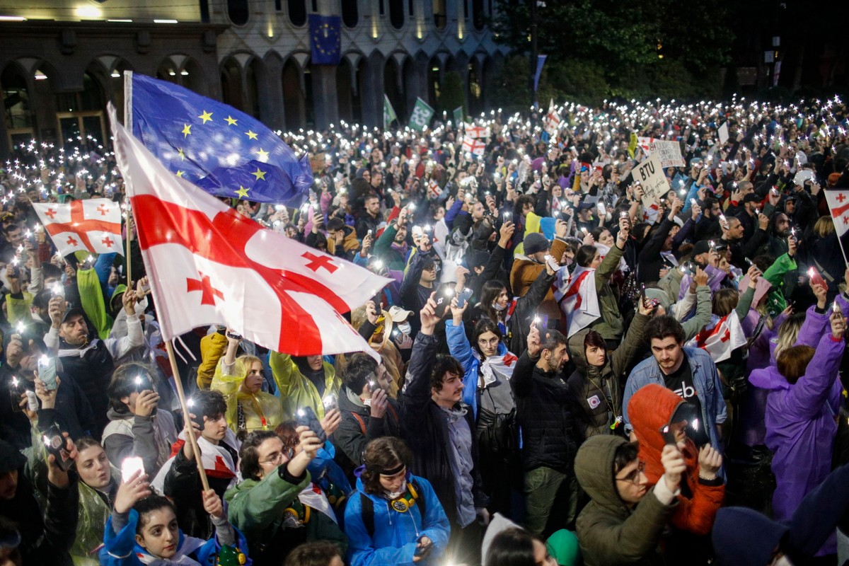 Gruzja: Fale demonstrantów na ulicach Tibilisi. "Będzie nas coraz więcej"