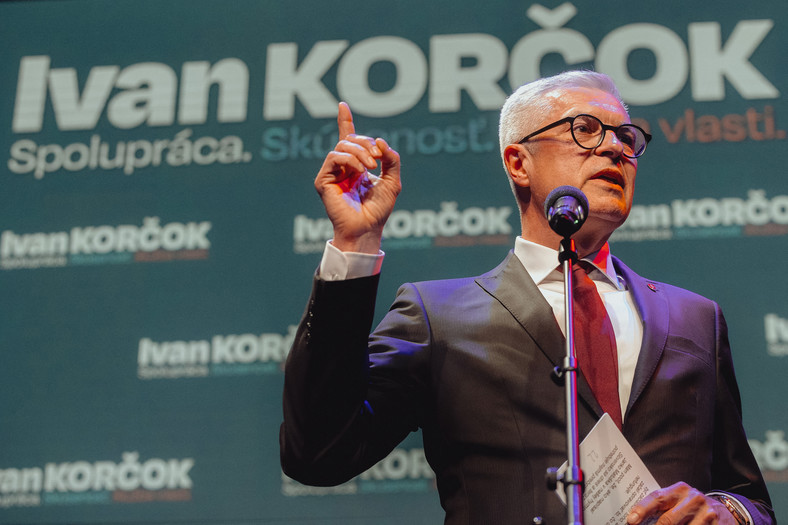Ivan Korcok, były minister spraw zagranicznych Słowacji i kandydat na prezydenta w 2024 r., na konferencji prasowej w Bratysławie, Słowacja, 7 kwietnia 2024 r.