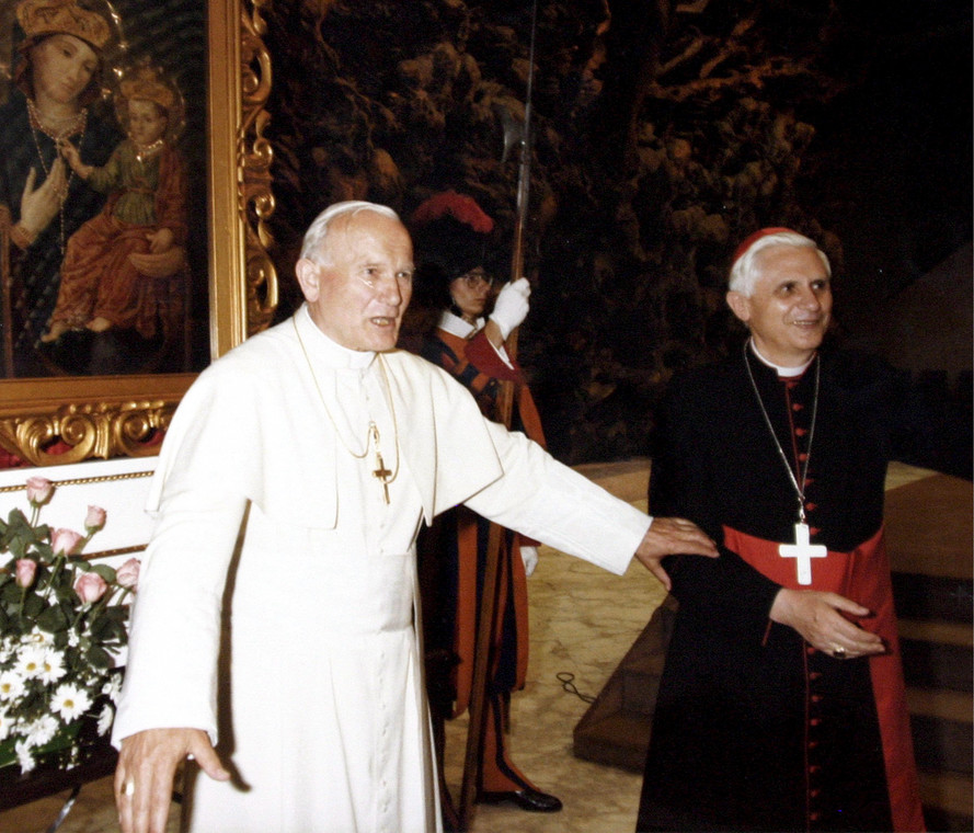 Jan Paweł II i kard. Joseph Ratzinger. 