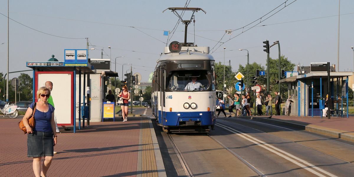 Pasażer ugodzony nożem w tramwaju w Krakowie 