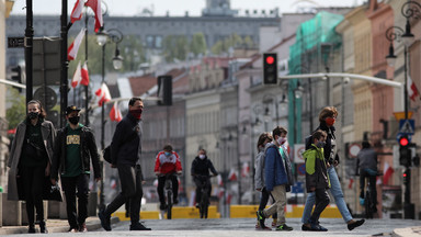 Unijna agencja: w Polsce pandemia koronawirusa nie słabnie