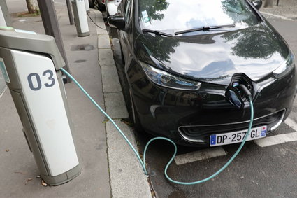 Raport: za sześć lat auta elektryczne mogą być tańsze od spalinowych