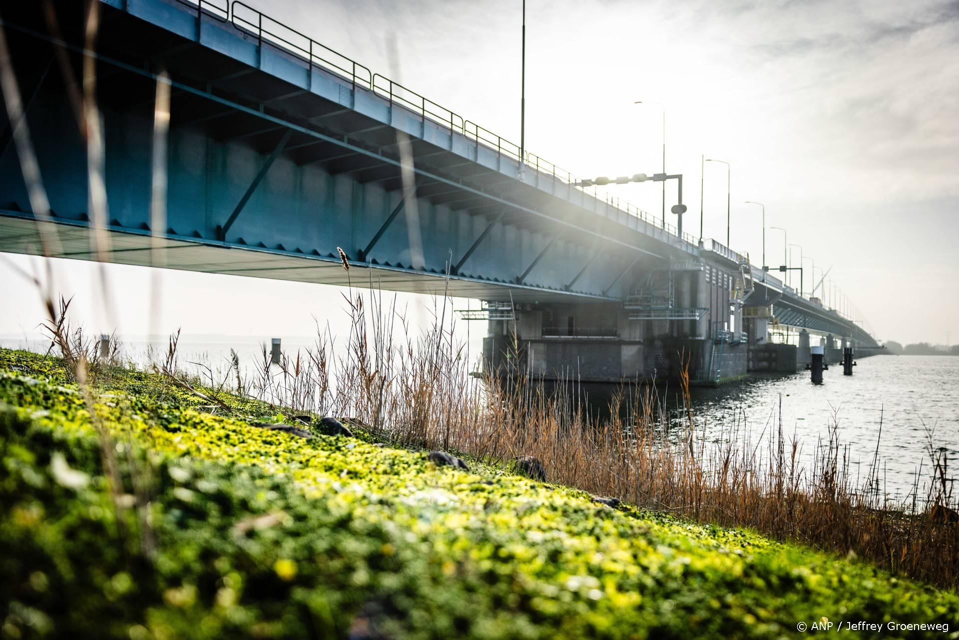 Haringvlietbrug ernstiger beschadigd dan gedacht: 1000 lassen versterkt