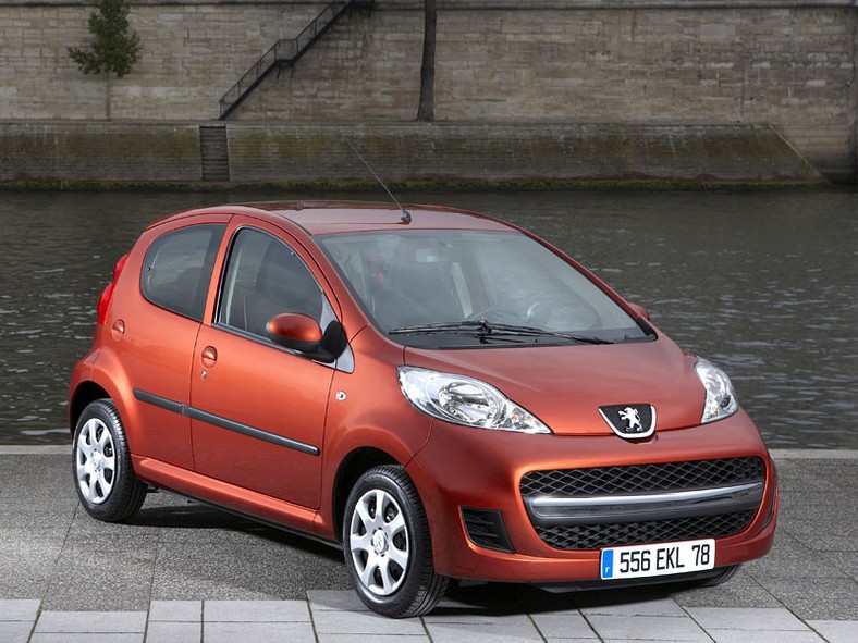 Peugeot 107: z nową twarzą (fotogaleria i dane techniczne)