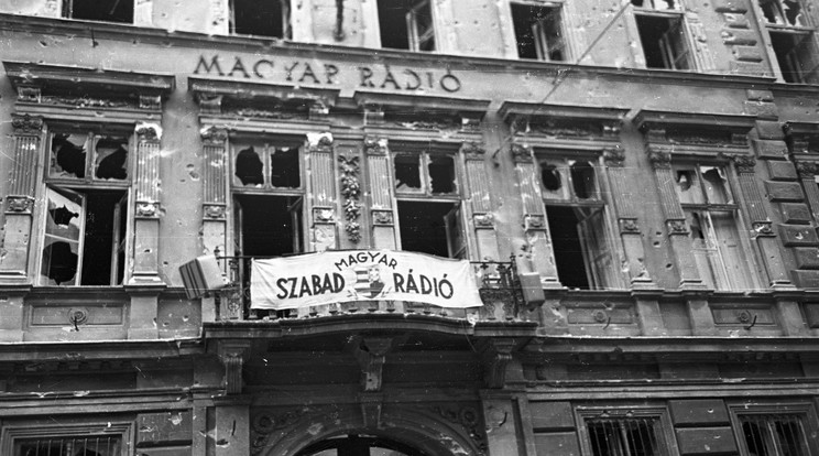 Az 1956-os forradalom idején kulcsszerepet játszott a Bródy Sándor utcai épület, szét is lőtték./ Fotó:Fortepan Nagy Gyula