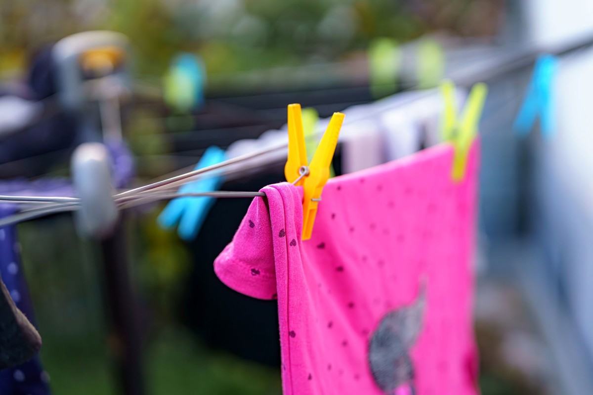 Gdzie wyrzucić zniszczone ubrania?