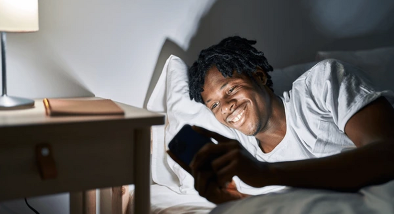 Experts recommend limiting the use of electronic devices at night [Shutterstock]
