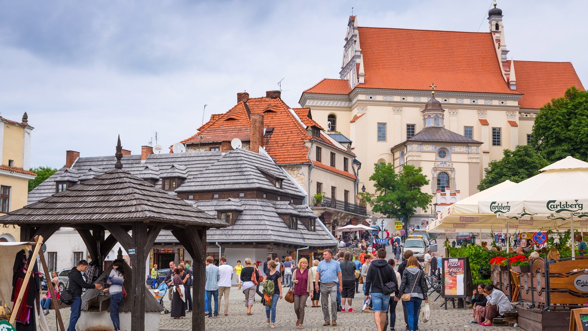 Prawie 14 mln zł pochłonie remont zabytkowych budynków - Kamienicy Celejowskiej, Domu Kuncewiczów, Spichlerza Ulanowskiego, Domu z Modliborzyc i Dworu z Gościeradowa – należących do Muzeum Nadwiślańskiego w Kazimierzu Dolnym (Lubelskie).