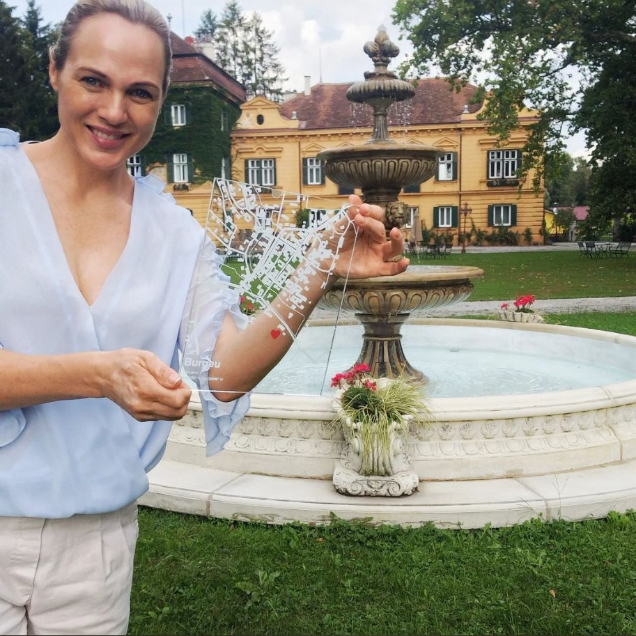 Adriana Poláková dala zbohom Slovenku a je z nej zámocká pani. 