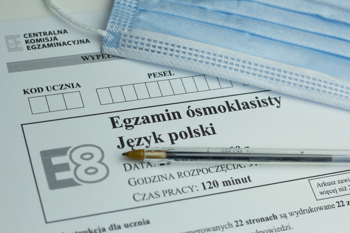 Oficjalne wyniki egzaminu ósmoklasisty. Ile punktów zdobyli uczniowie z języka polskiego, matematyki i angielskiego?