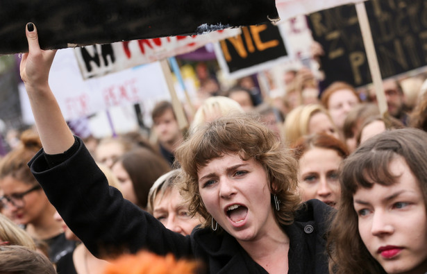 Strajk kobiet w całym kraju. Czarny protest to sprzeciw wobec przepisów ws. aborcji