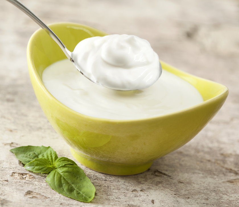 Spór o sałatkę jarzynową: z majonezem czy z jogurtem? Nasza ekspertka wyjaśnia, który wybór jest lepszy