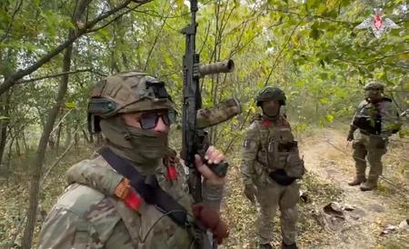 Ruski vojnici patroliraju u pograničnoj Kurskoj oblasti 23. septembra
