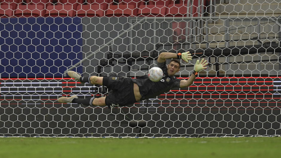 Emiliano Martinez stał się bohaterem Argentyny m.in. dzięki takiej interwencji