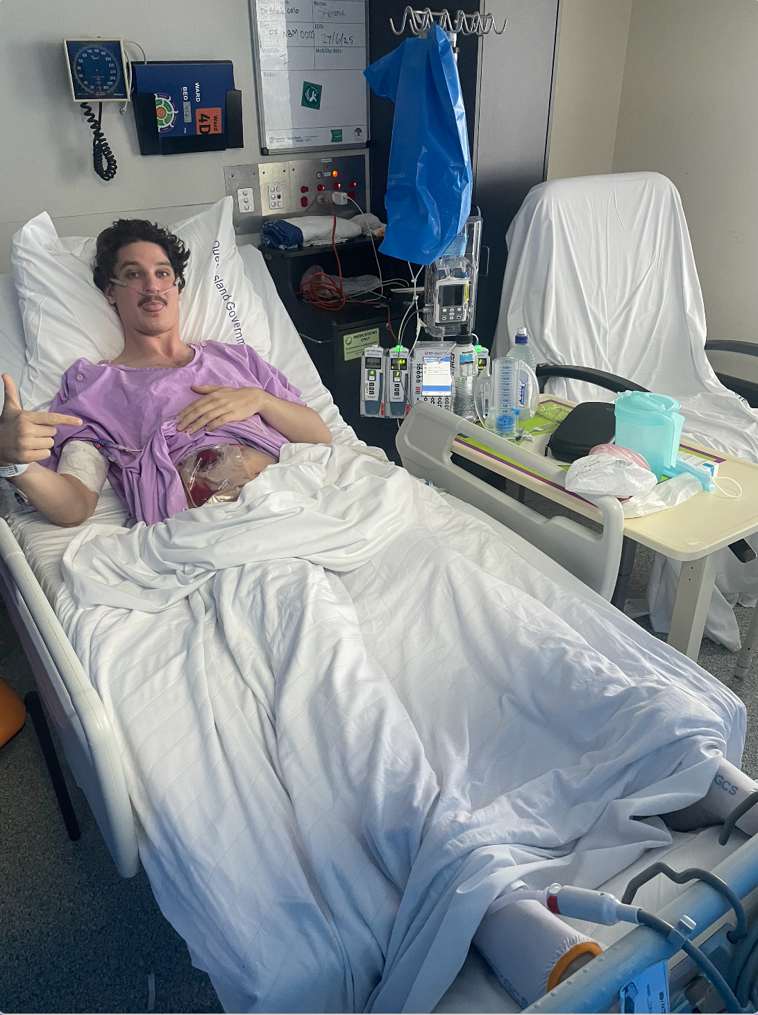 Basgitaristovi z kapely Bugs diagnostikovali rakovinu hrubého čreva a konečníka.