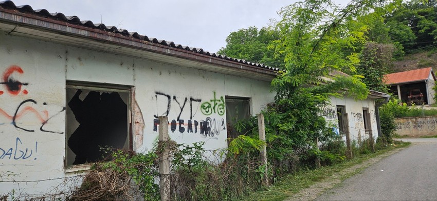 Barake u Leštanima u kojima je spavao mladić osumnjičen za silovanje starice