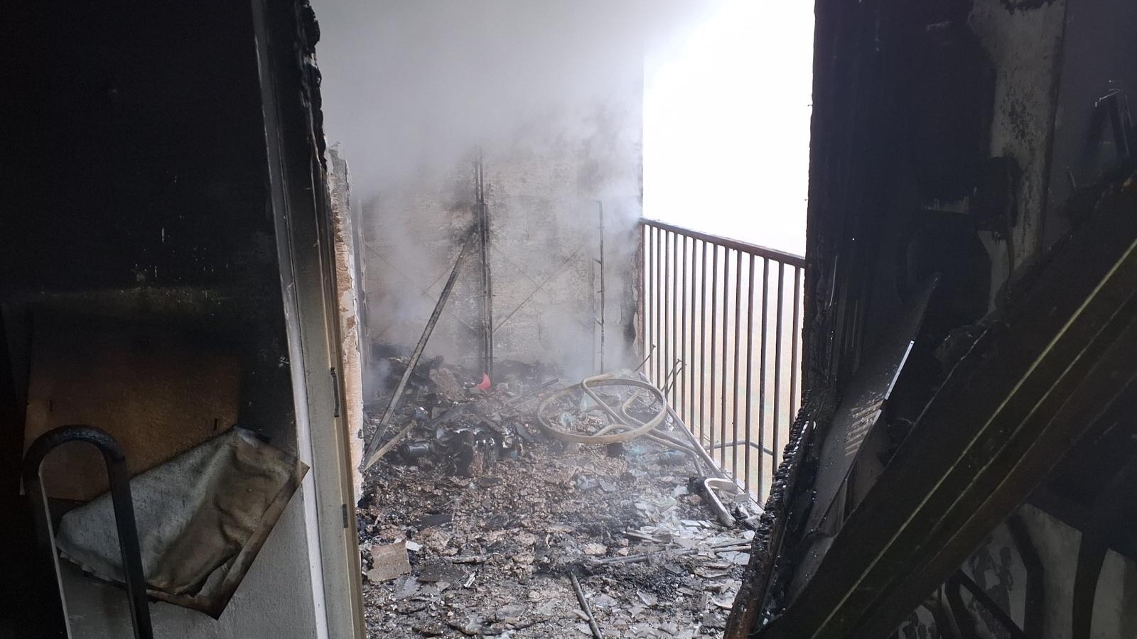 V Senici vypukol požiar v jednom z bytových domov.