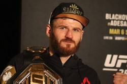 Jan Błachowicz na obronę pasa mistrzowskiego musi jeszcze poczekać