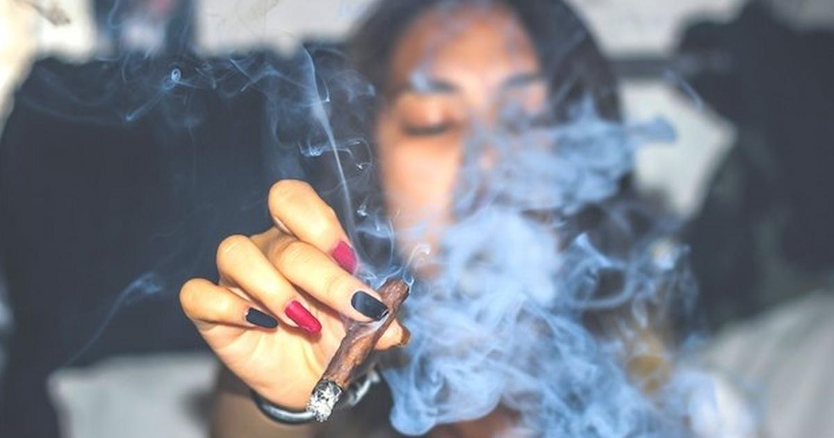 How smoking weed affects your vag*na, s*x