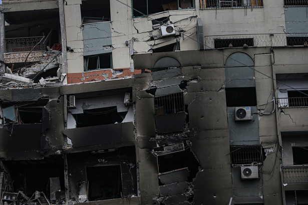 Zniszczony budynek po izraelskich nalotach na miasto Gaza, 1 listopada 2023 r.