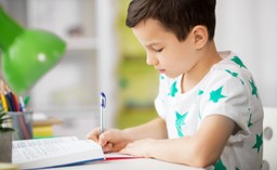 Rodzice sami zabrali się za naukę dzieci. Rośnie liczba wniosków o edukację domową