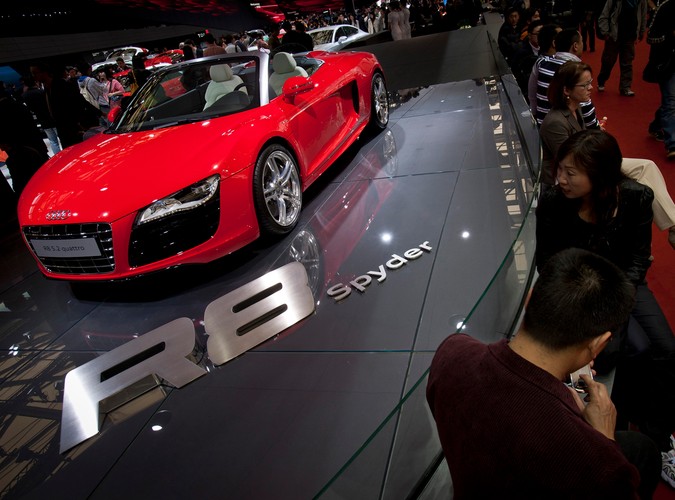 Salon samochodowy w Szanghaju... Jest na czym zawiesić oko :)