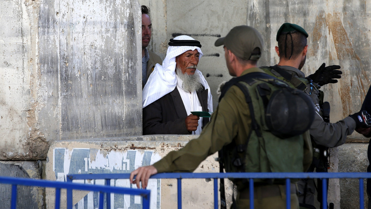 Wzmocnione zostały tym samym restrykcje ogłoszone dzień wcześniej w reakcji na atak w Tel Awiwie, w którym zginęły cztery osoby.