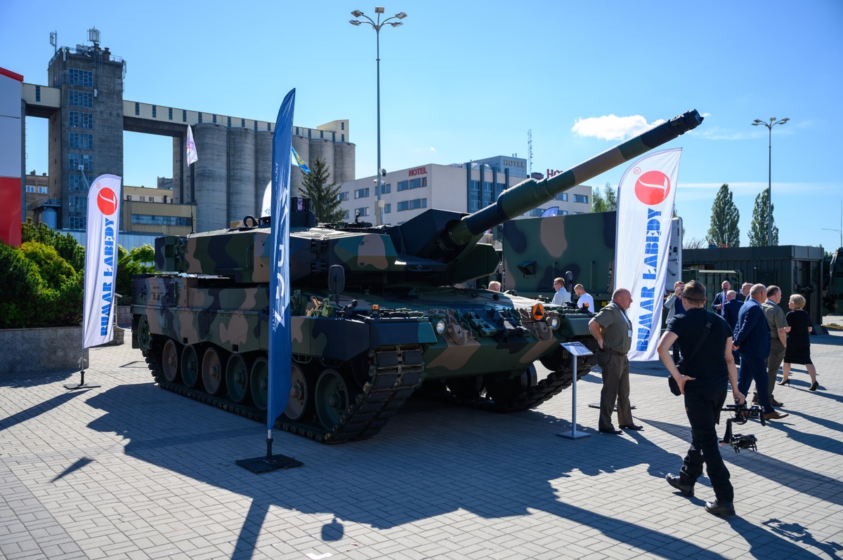 Do końca tygodnia Ukrainie ma zostać przekazanych kolejnych 10 czołgów Leopard 2A4, które dotychczas służyły w Wojsku Polskim. W sumie będzie ich już 14.